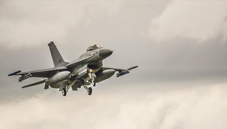 Biden, Ukrayna için F-16 kararını verdi